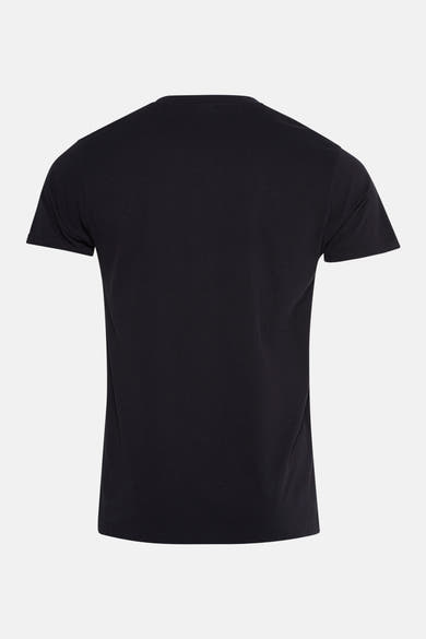 Zwart T-shirt met korte mouwen van Petrol Industries, achteraanzicht op lichte achtergrond.