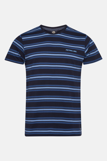 Blauw T-shirt met korte mouwen van Petrol Industries, met horizontale strepen in verschillende blauwtinten.