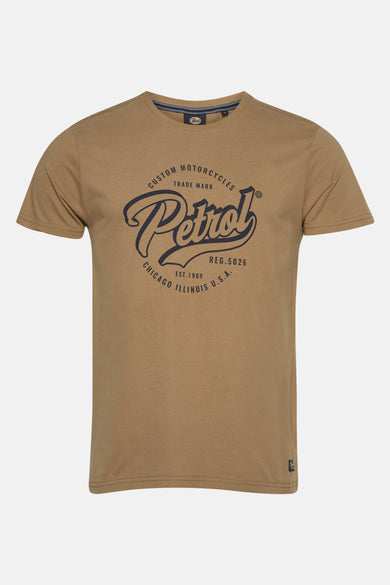 Beige T-shirt met korte mouwen van Petrol Industries, met een vintage motorrijdersprint.