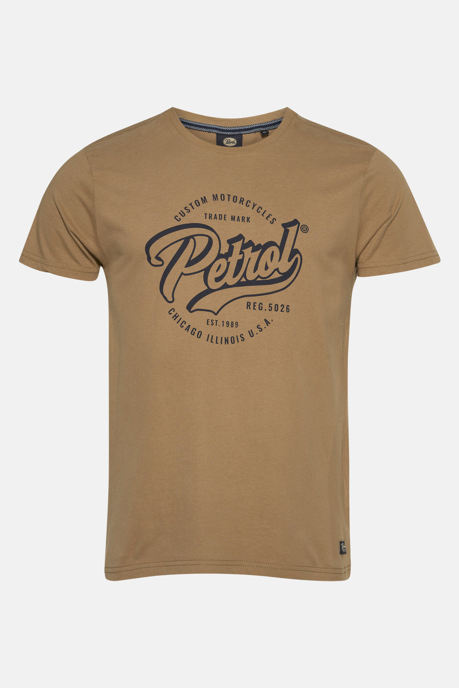 T-shirt beige à manches courtes de Petrol Industries®, avec un imprimé logo sur le devant.