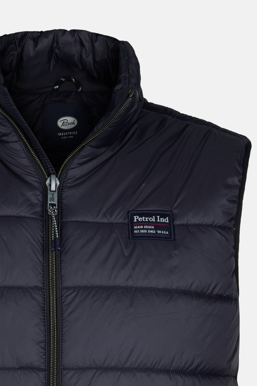 Zwart mouwloos Petrol Industries gewatteerd en geritst vest met merklabel.