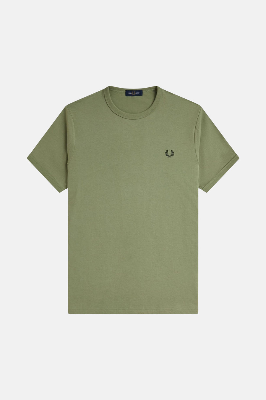 T-shirt olive à manches courtes de Fred Perry, avec logo brodé sur la poitrine, posé à plat.
