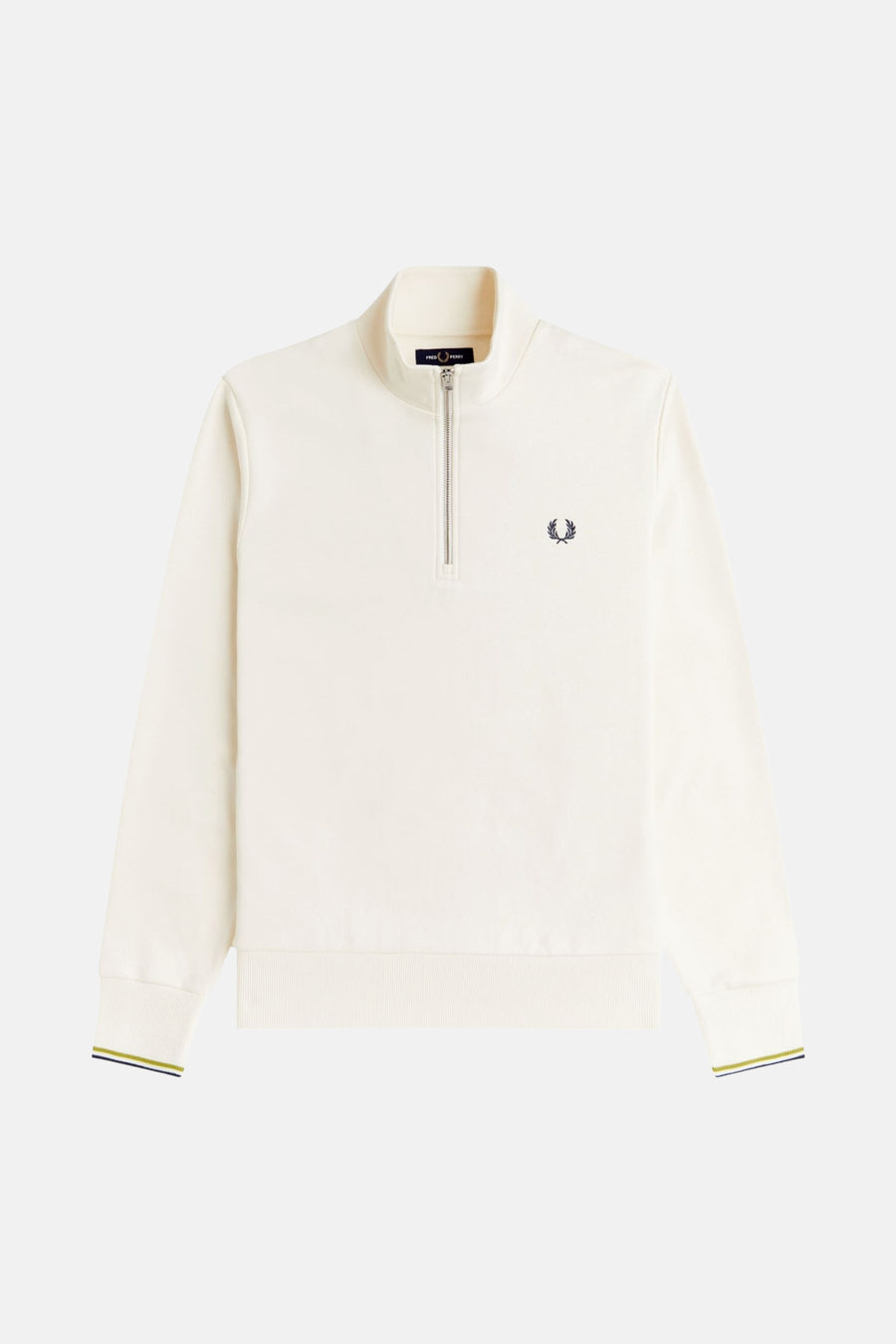 Sweat col roulé écru de FRED PERRY avec fermeture éclair partielle et poignets rayés.
