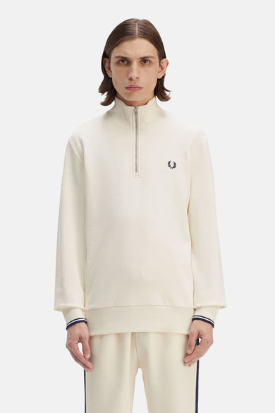 Ecru sweatshirt met opstaande kraag van FRED PERRY, met zilveren ritssluiting en geborduurd logo.