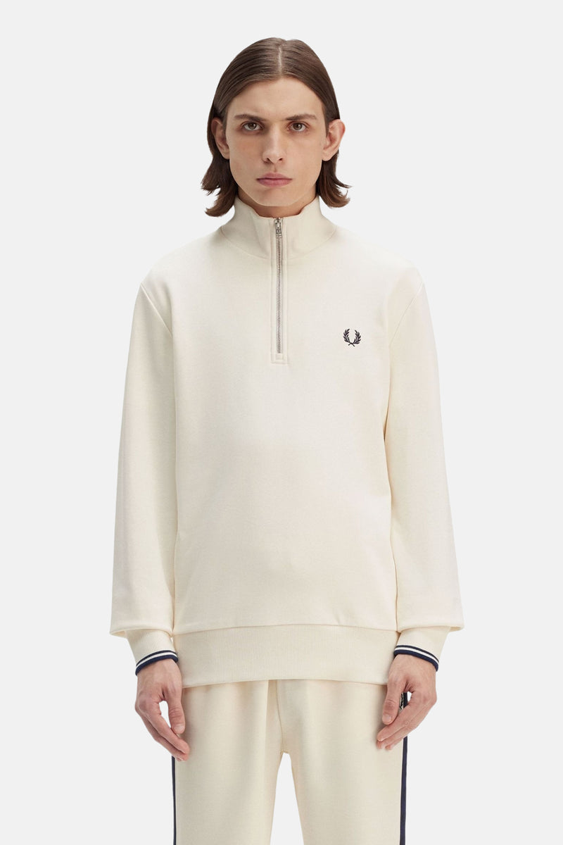 Ecru sweatshirt met opstaande kraag van FRED PERRY, met zilveren ritssluiting en geborduurd logo.