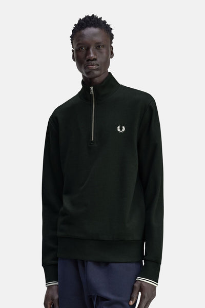 Sweat vert à col montant de Fred Perry avec fermeture éclair argentée et logo brodé.