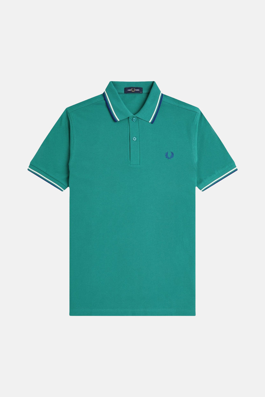 Polo à manches courtes vert de FRED PERRY, avec col et bords de manches à rayures bleues et blanches.