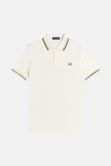 Polo écru de FRED PERRY, avec rayures contrastées au col et aux manches, et logo brodé.
