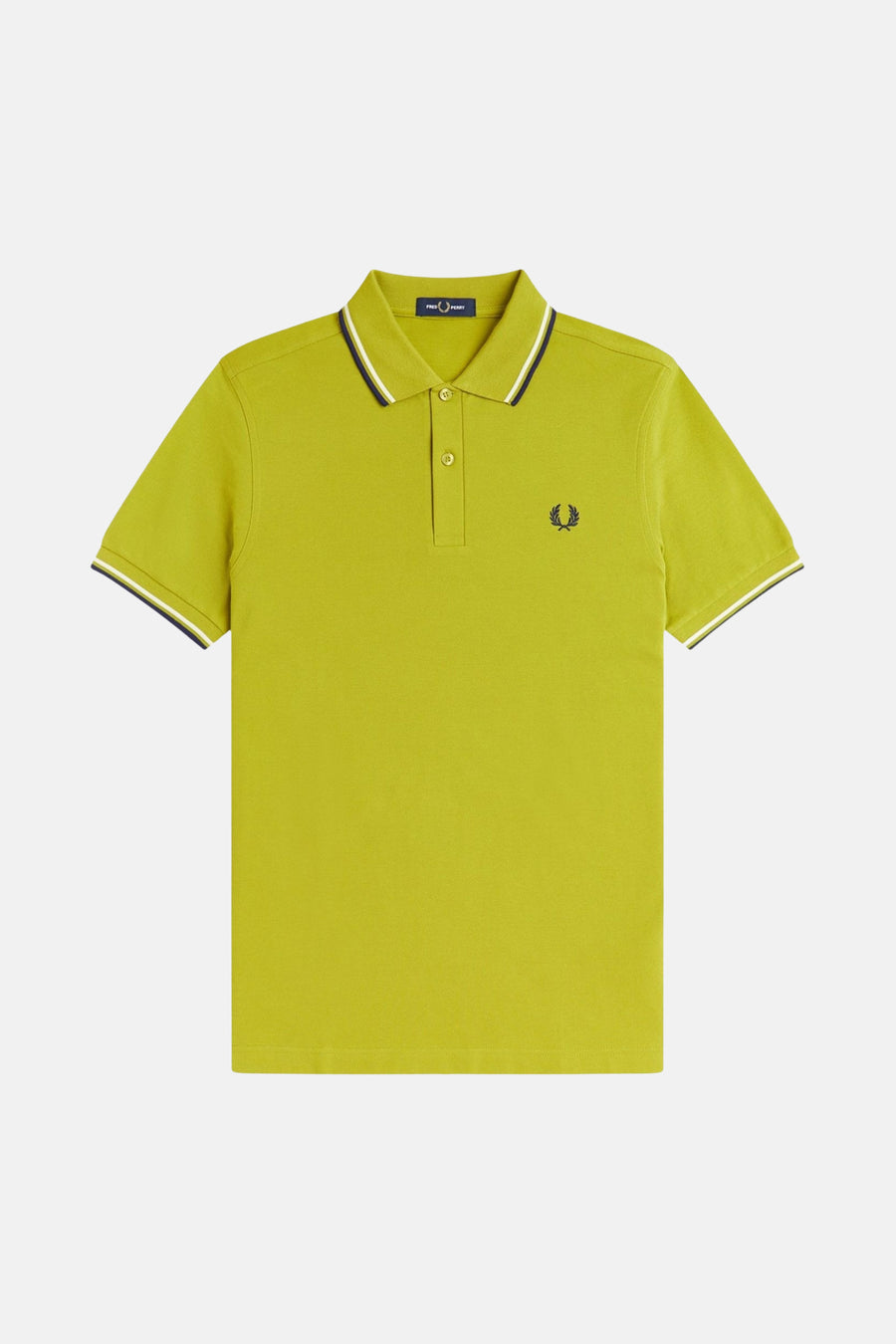 Groen poloshirt van Fred Perry met contrasterende strepen op de kraag en mouwen, geborduurd logo.