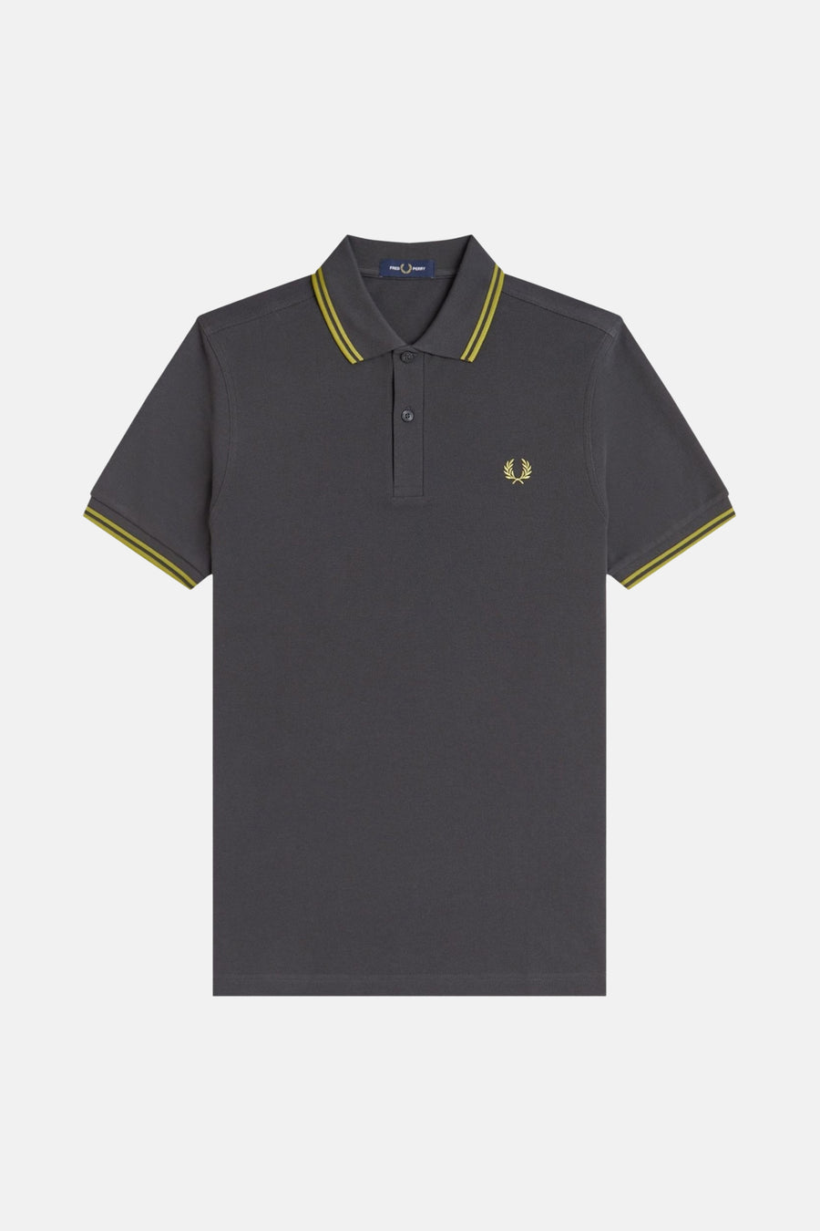 Grijs gemêleerd poloshirt van Fred Perry, met kraag en mouwboorden met gele strepen, geborduurd logo.