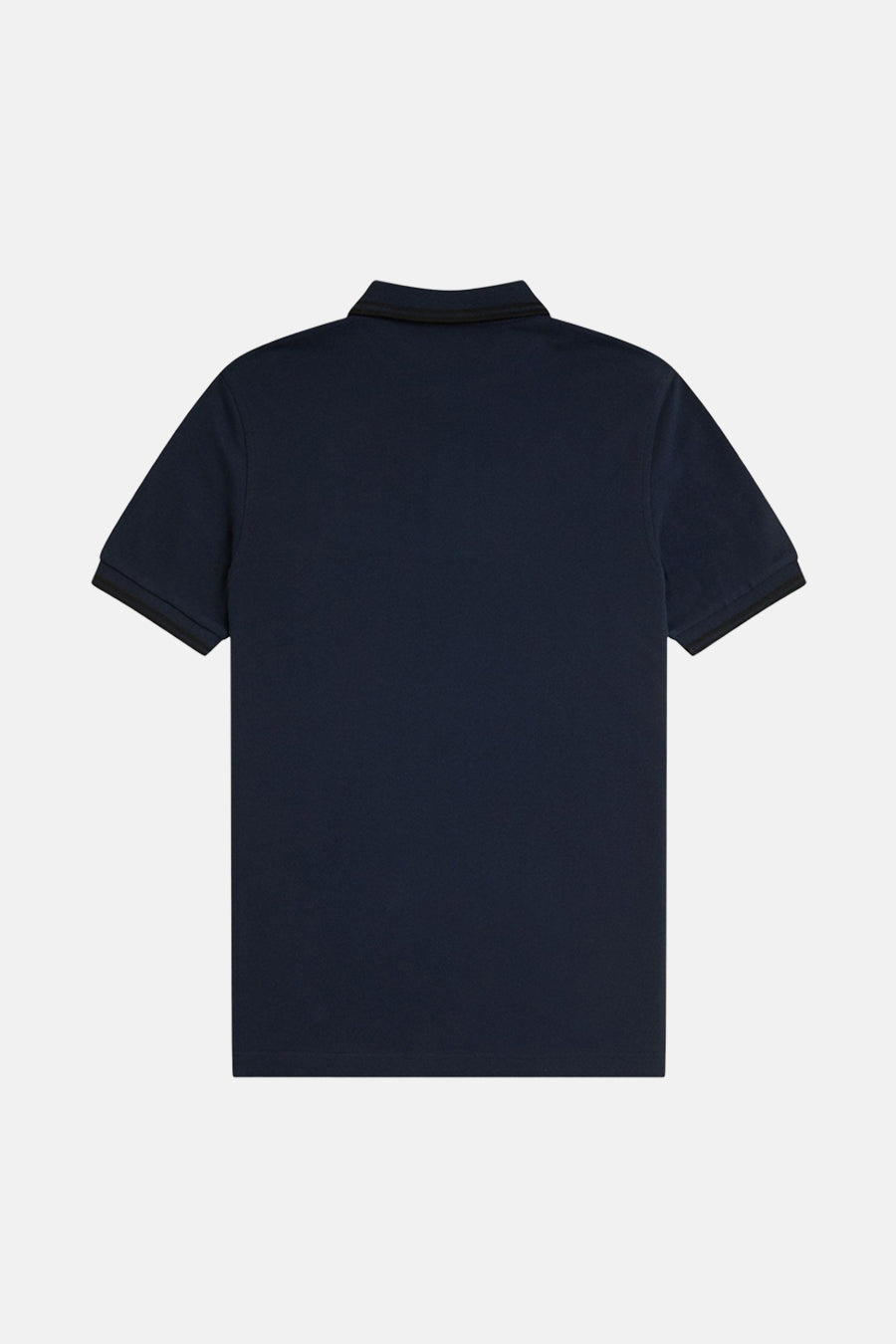 Polo blauw met korte mouwen van Fred Perry, met zwarte rand op het collar en de mouwen, achterzijde.