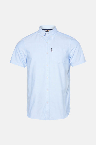 Blauw overhemd met korte mouwen van SUPERDRY, met borstzak en discreet logo aan de zijkant.