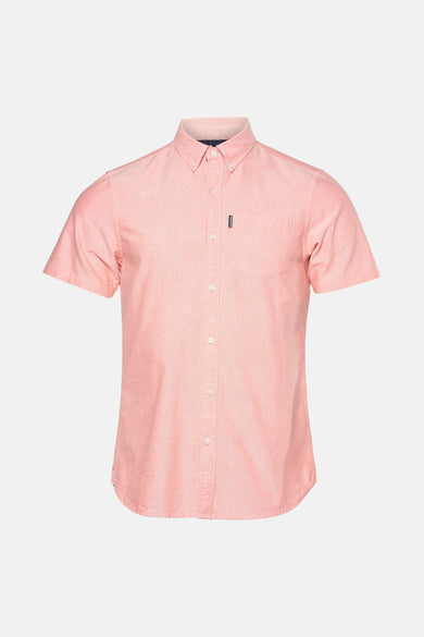Rood shirt met korte mouwen van SUPERDRY met borstzak en witte knopen.