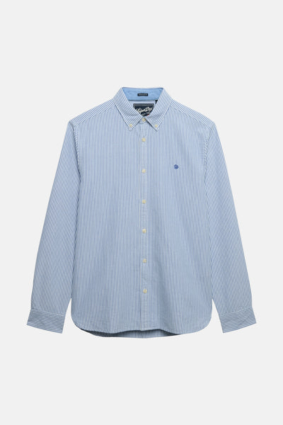 Chemise à manches longues bleue rayée de SUPERDRY, boutonnée et ornée d'un logo brodé sur la poitrine.