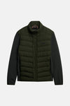 Veste de pluie olive par SUPERDRY, manches longues noires, fermeture à boutons-pression et poches latérales zippées.