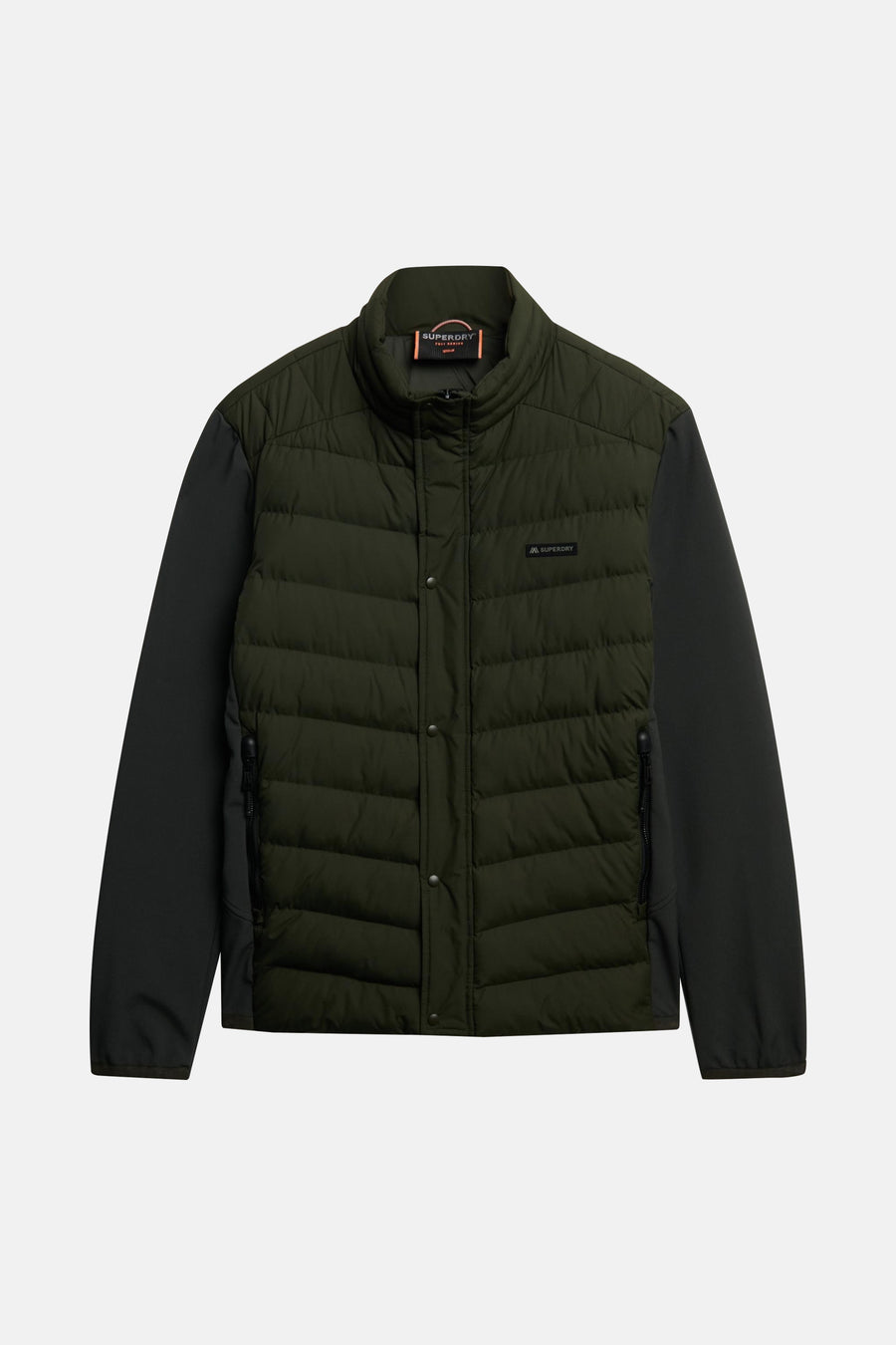Veste de pluie olive par SUPERDRY, manches longues noires, fermeture à boutons-pression et poches latérales zippées.