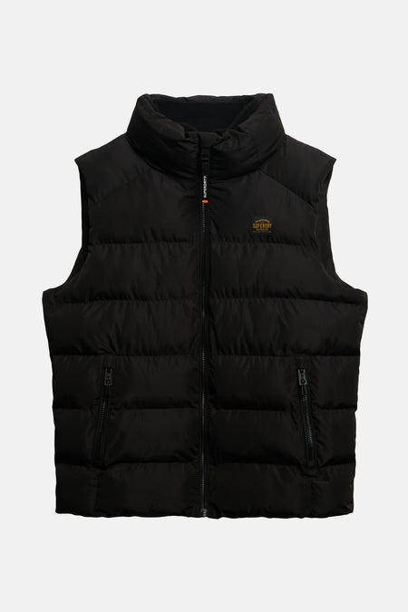 Zwarte mouwloze jas van SUPERDRY, gewatteerd met ritssluiting en zakken met rits.