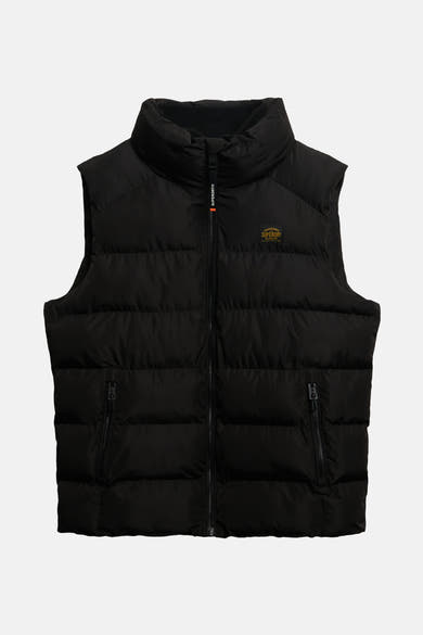 Veste sans manches noire de SUPERDRY, matelassée avec fermeture éclair et poches zippées.