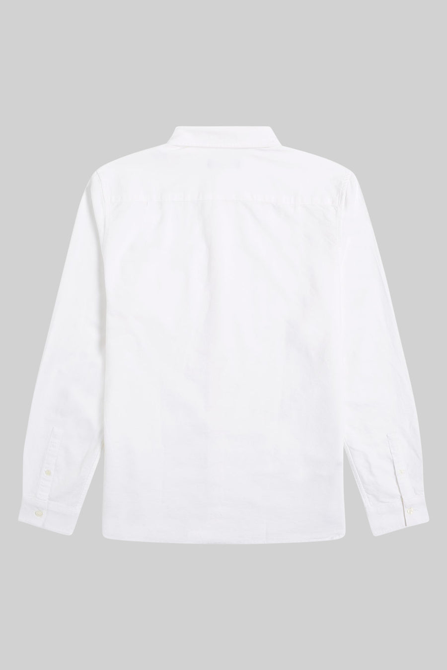Wit overhemd met lange mouwen van FRED PERRY, van achteren gezien, met knoopsluiting en klassieke kraag.