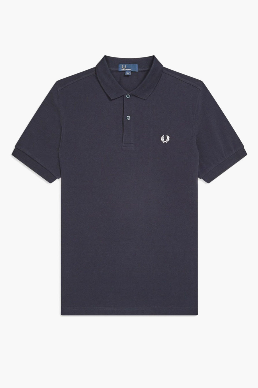Polo bleu marine de Fred Perry, avec logo brodé sur la poitrine.
