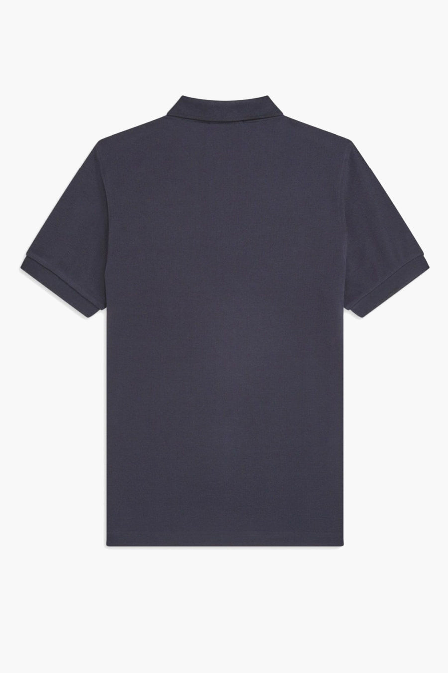 Polo bleu marine par Fred Perry, vue arrière sur fond blanc uni.