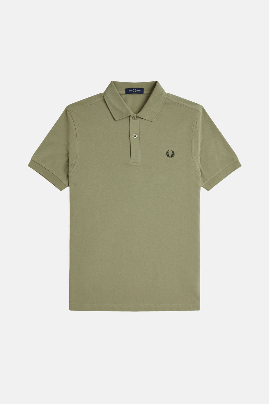 Olijfgroen poloshirt met korte mouwen van Fred Perry, met geborduurd logo op de borst.