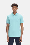 Turquoise polo met korte mouwen van Fred Perry, met geborduurd logo op de borst.