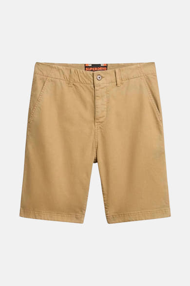 Short beige de SUPERDRY, avec poches latérales et détails de couture visibles.