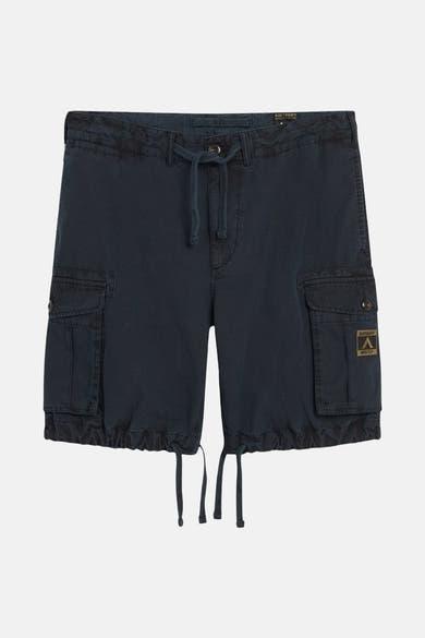 Korte blauwe short van Superdry met cargozakken en een trekkoord in de taille.