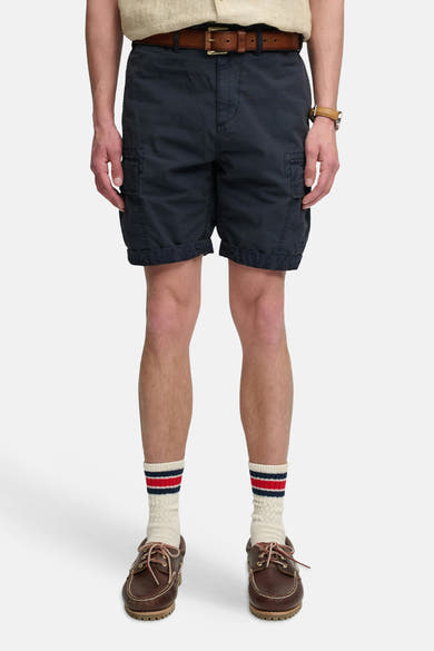 Korte blauwe cargobroek van SUPERDRY met klepzakken en geplooide zomen.