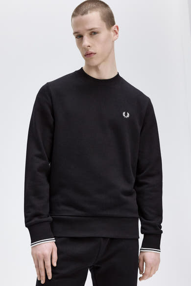 Zwarte, ronde hals sweatshirt van Fred Perry, met geborduurd logo op de borst.