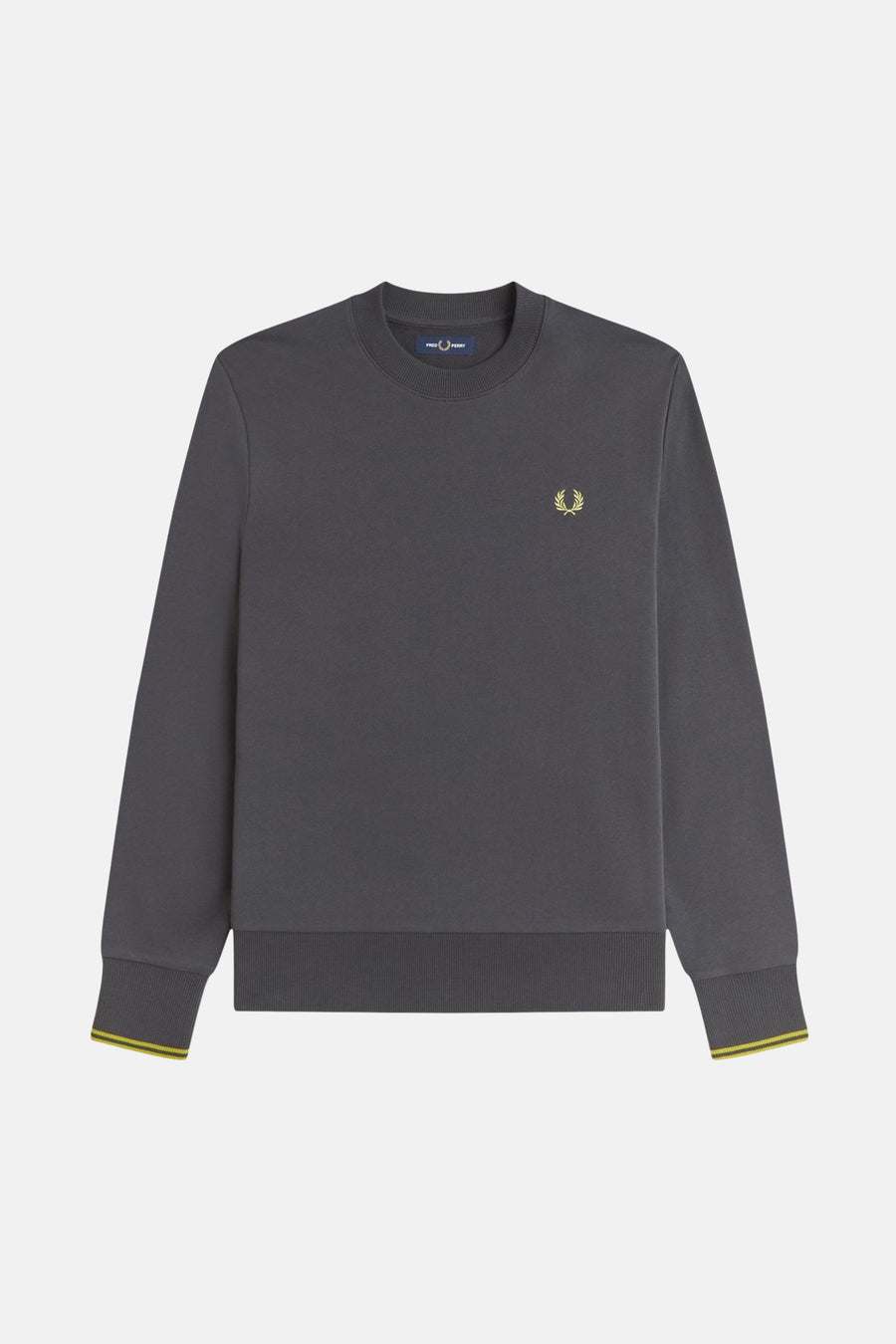 Sweat col rond gris de Fred Perry, avec logo laurier doré sur la poitrine et finitions côtelées aux poignets.
