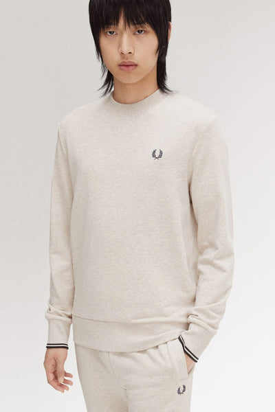 Beige sweatshirt met ronde hals van FRED PERRY met geborduurd logo en gestreepte afwerkingen aan de manchetten.