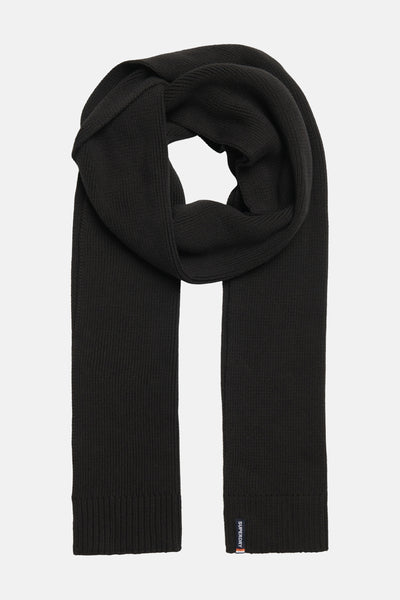 Écharpe noire de Superdry, en tricot côtelé avec étiquette discrète.