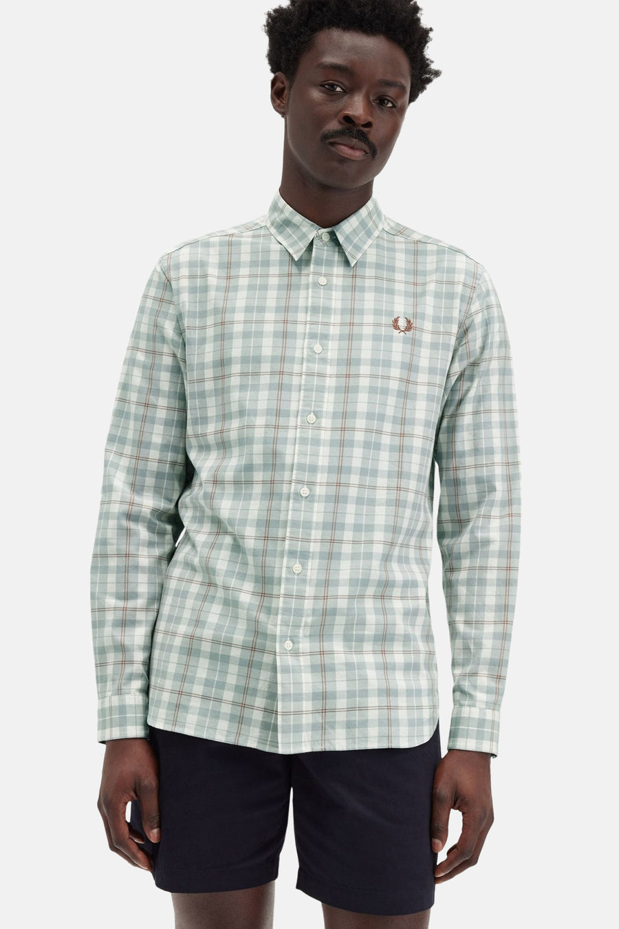 Groen geruit overhemd van Fred Perry, met geborduurd logo en lange mouwen.