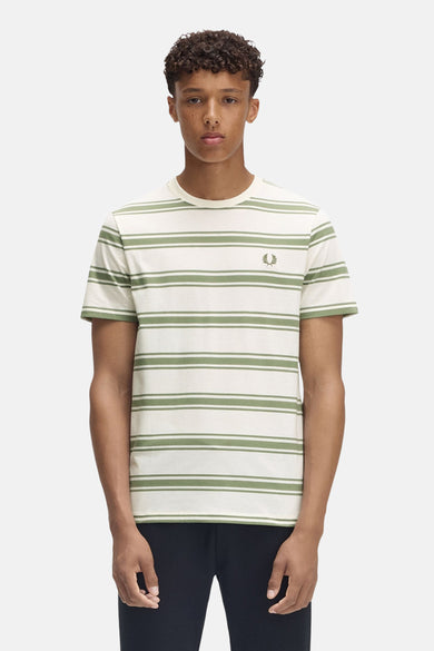 T-shirt à manches courtes écru de Fred Perry, avec des rayures vertes horizontales et logo brodé.