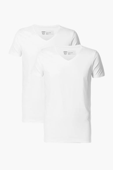 Lot de deux t-shirts blancs à manches courtes de Petrol Industries, à col en V et coupe slim.
