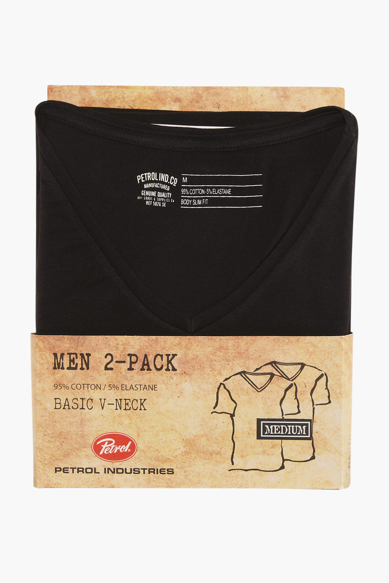 Set van twee zwarte V-hals T-shirts van Petrol Industries, van katoen en elastaan, gevouwen in hun verpakking.