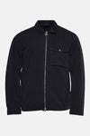 Veste de pluie bleue par BARBOUR avec fermeture éclair argentée et poche poitrine plaquée.