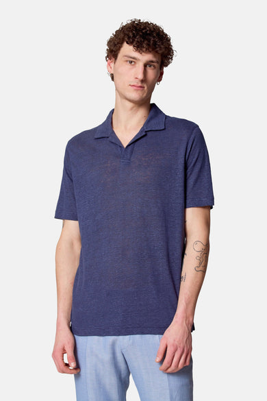 Blauw poloshirt met korte mouwen van Le Fabuleux Marcel de Bruxelles, met licht doorschijnende textuur en klassieke kraag.