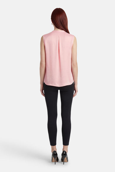 Roze mouwloze blouse van MEXX, met een delicate textuur en een subtiele plooi aan de achterkant.