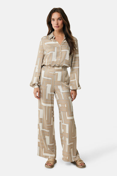 Beige blouse met lange mouwen van MEXX, met bruin geometrisch patroon en reverskraag.
