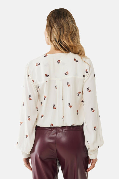 Chemisier à manches longues écru de MEXX, avec motif feuilles marron et bordeaux.