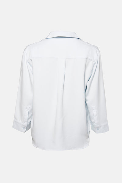 3/4 blouse lichtblauw van MEXX, achterzijde met persvouw en manchetten met knopen.