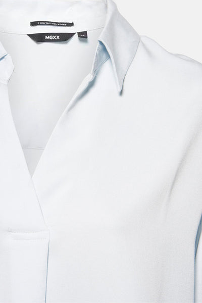 Chemisier bleu clair de MEXX, avec col classique et patte de boutonnage dissimulée.