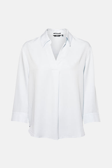 Lichtblauwe 3/4 blouse van MEXX, met een klassieke kraag en driekwartmouwen.