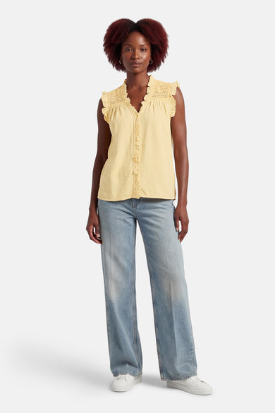 Chemisier jaune sans manches de MEXX avec détails en dentelle et boutons.