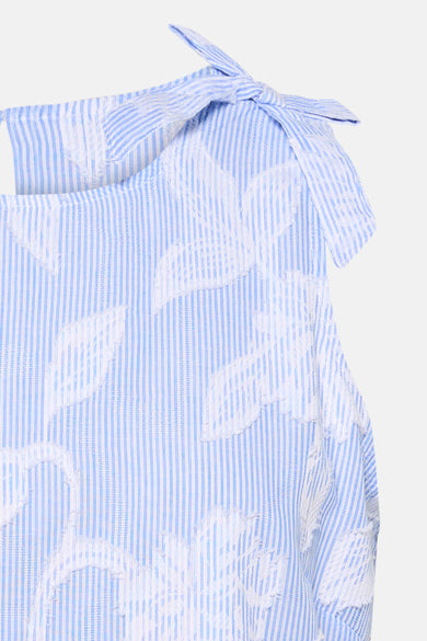 Chemisier bleu sans manches de MEXX, rayures avec motif floral blanc et détail noué à l'épaule.