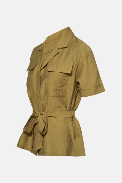 Chemise à manches courtes verte de MEXX, avec ceinture à nouer, poches et manches courtes à revers.
