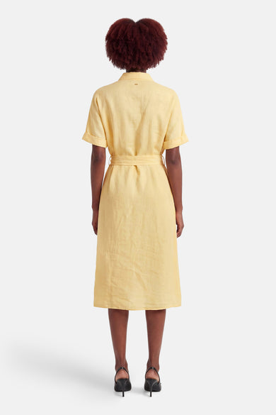 Robe jaune de MEXX, avec ceinture à nouer, manches courtes à revers et longueur midi.